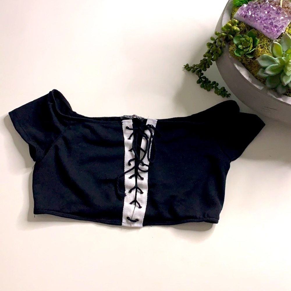 Fashion Nova Crop Lace Front Wide neck top small women’s - Picture 7 of 7